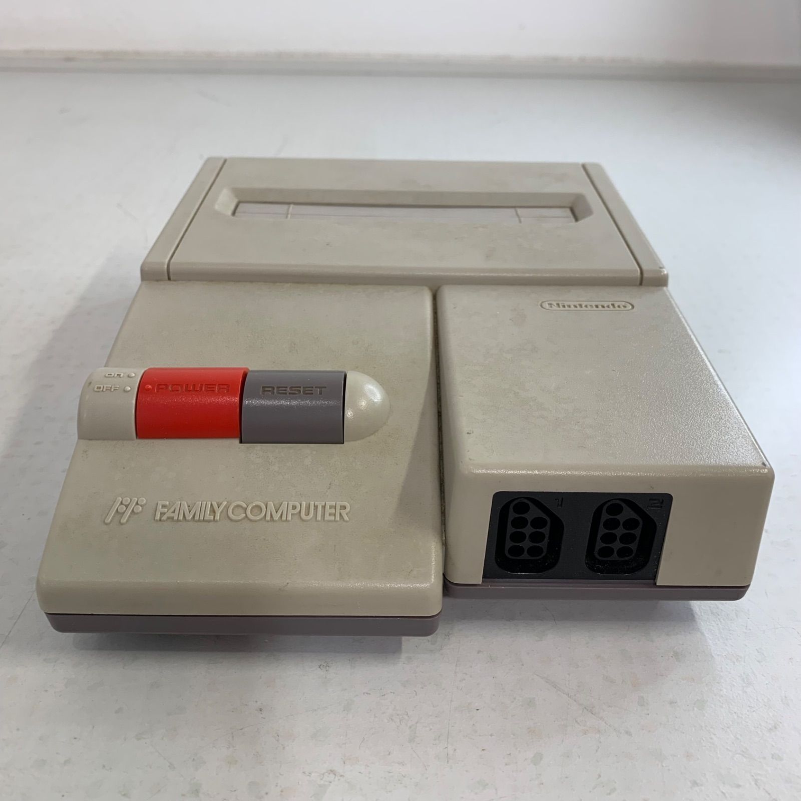 HVC-001 任天堂のファミリーコンピュータ（ファミコン）本体 - メルカリ