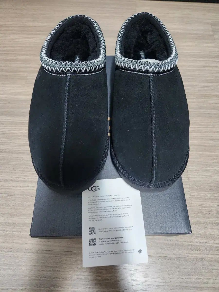 アグ タスマン ブラック 9 270