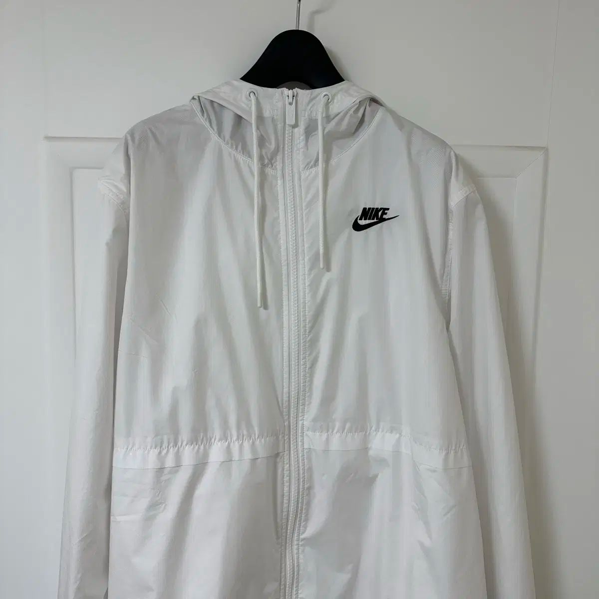 ナイキ ウィメンズ ウィンドブレーカー 白
