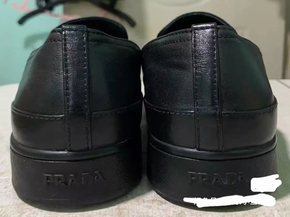 PRADA スタッズ装飾