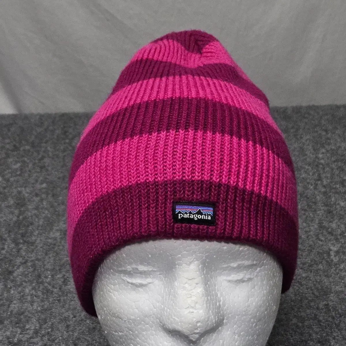 10s patagonia ストライプド ビーニー ホットピンク バーガンディ