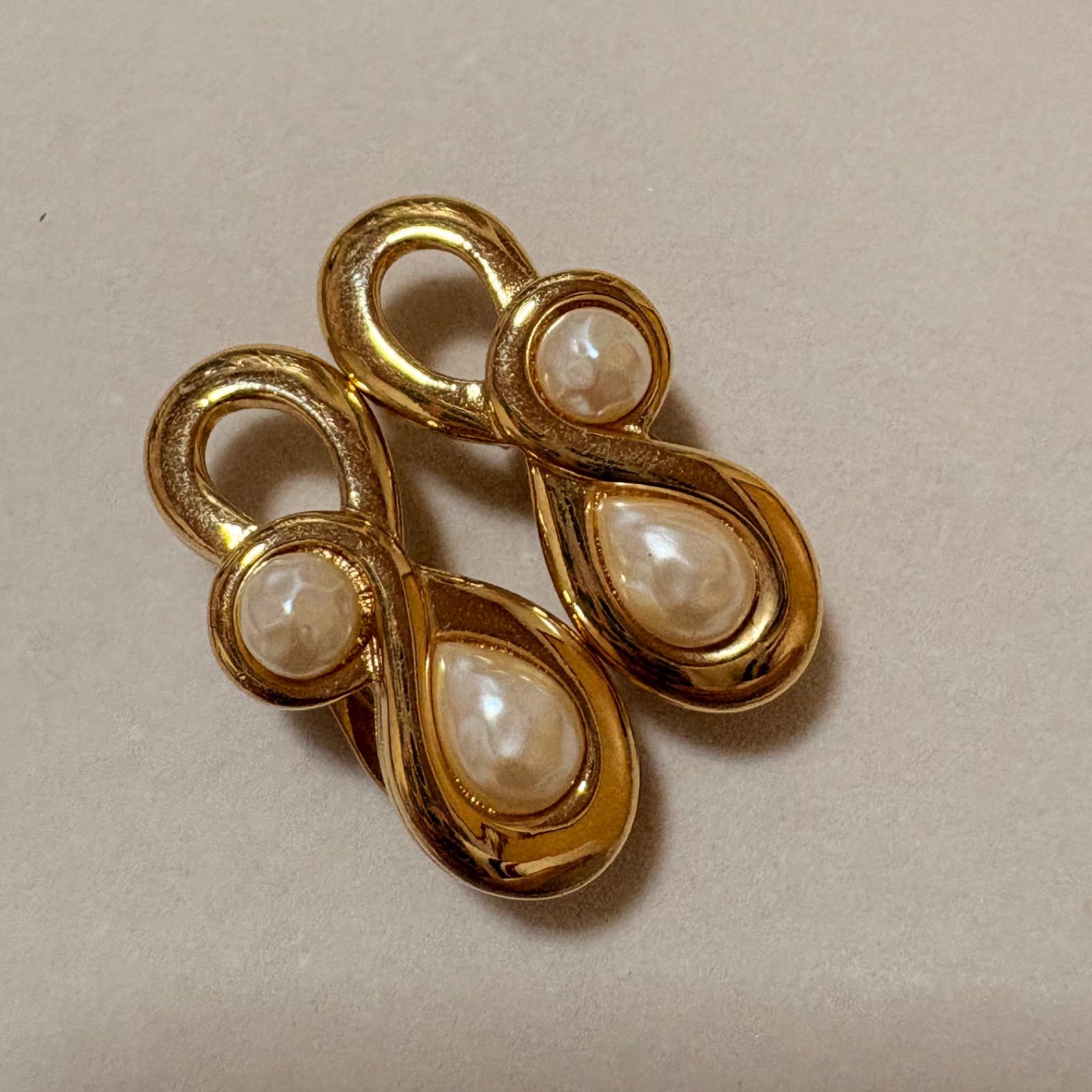 Givenchy イヤリング ゴールド