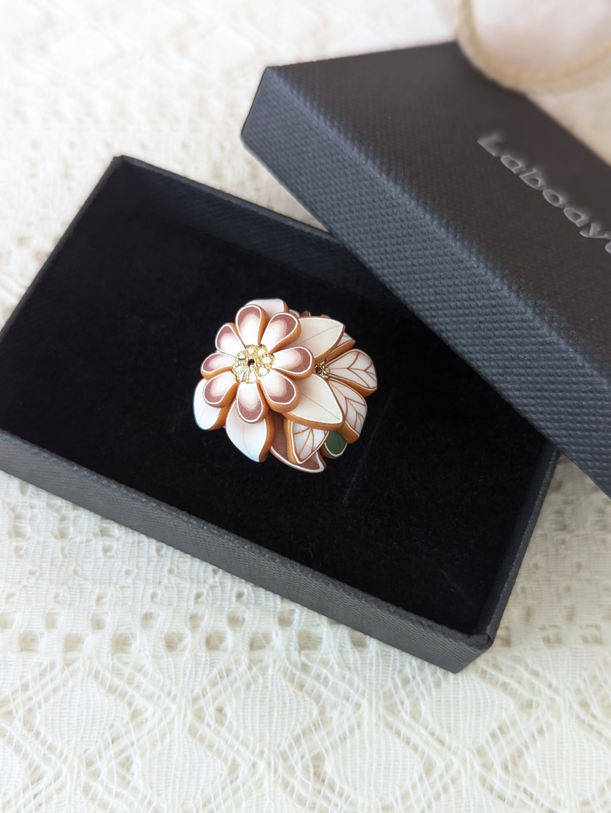 帯留め〈Bouquet・sepiaポインセチア・盛り〉 - メルカリ