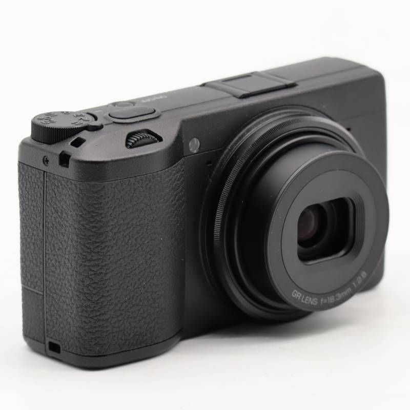 ショット数1166枚 RICOH GR III デジタルカメラ APS-Cサイズ大型CMOSセンサー搭載 ストリートスナップシュータ― 約0.8秒 高速起動 高速AF 高解像 高コントラスト GRレンズ 6㎝ マクロモード 4段分