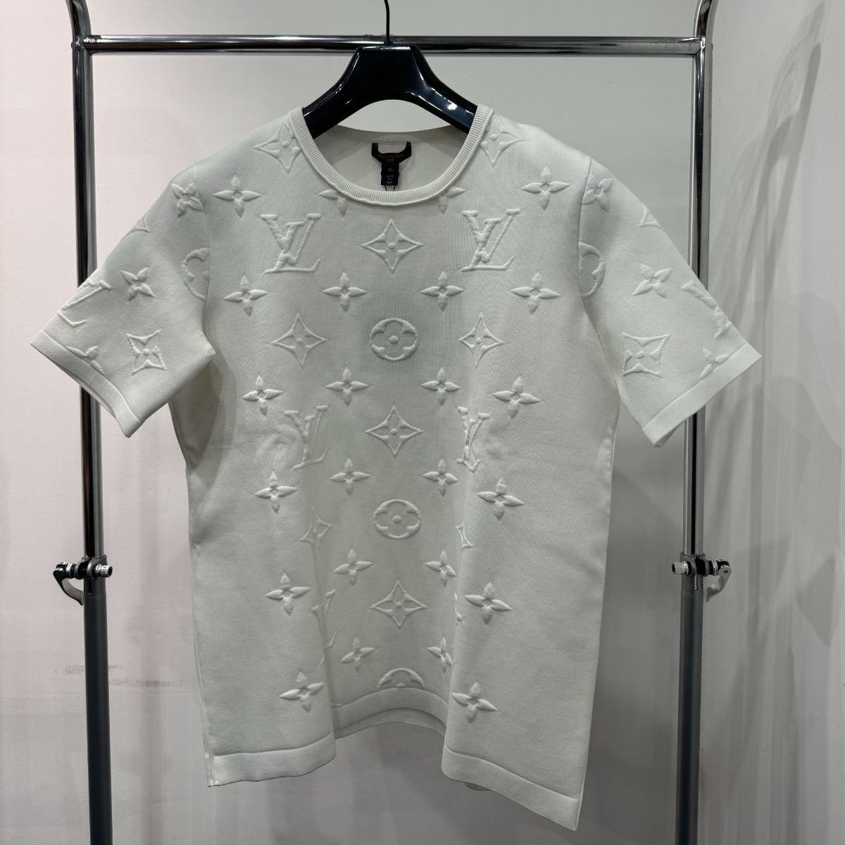 LOUIS VUITTON エンボス モノグラム トップス XL トップス D25073191