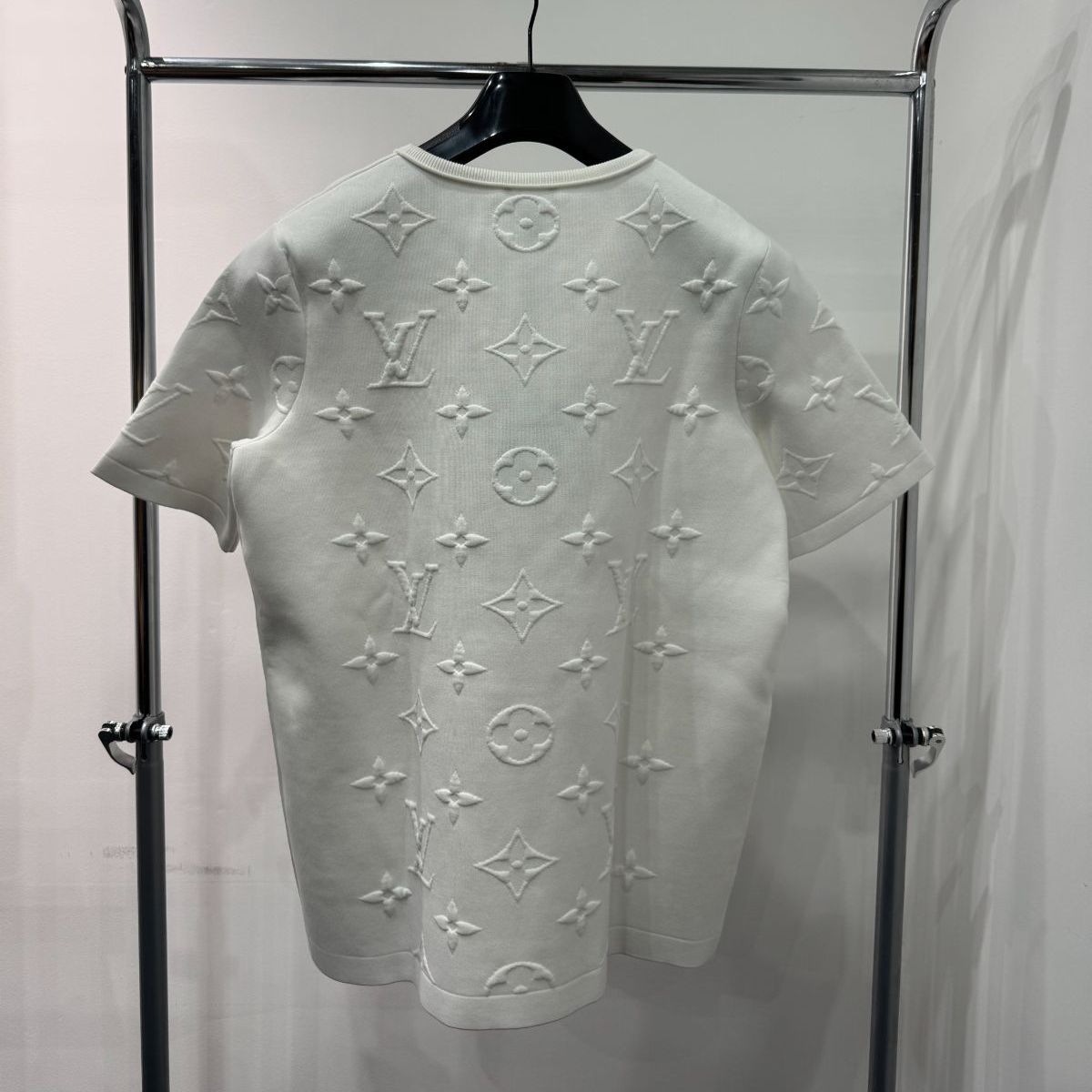 LOUIS VUITTON エンボス モノグラム トップス XL トップス D25073191