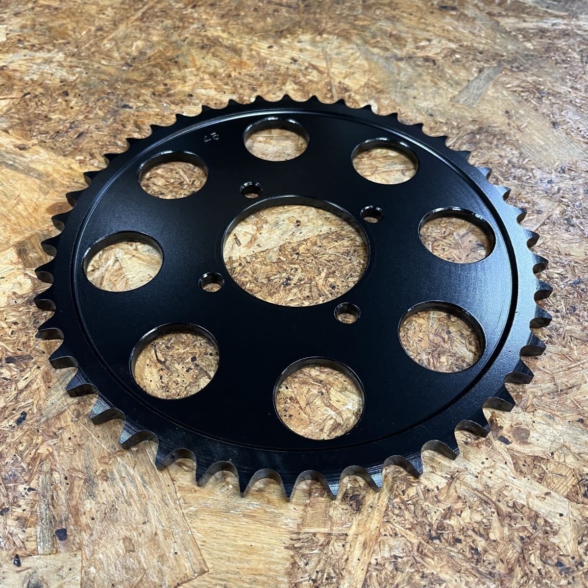 Triumph トライアンフ スプロケット 45丁 ミッション カスタム ビンテージ カフェ T 140 ディスクモデル 37 7072 WW 92433