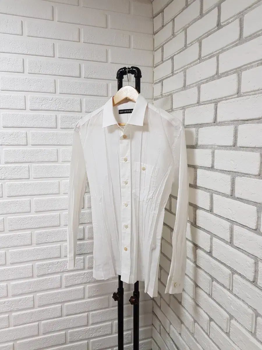 1 95 100 ISSEY MIYAKE メン プリーツシャツ 白