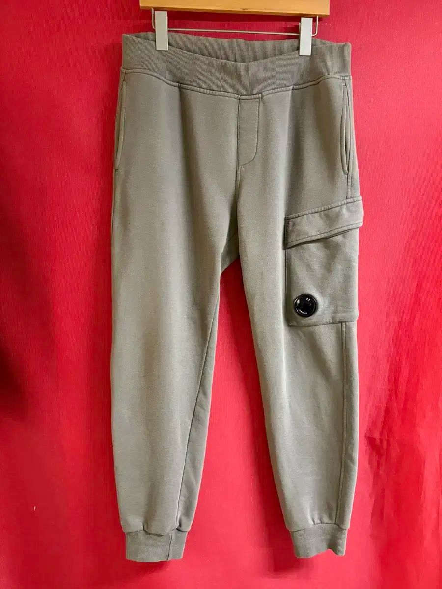 C.P.カンパニー レンズポケット カーゴ ジョガー スウェットパンツ 31-32