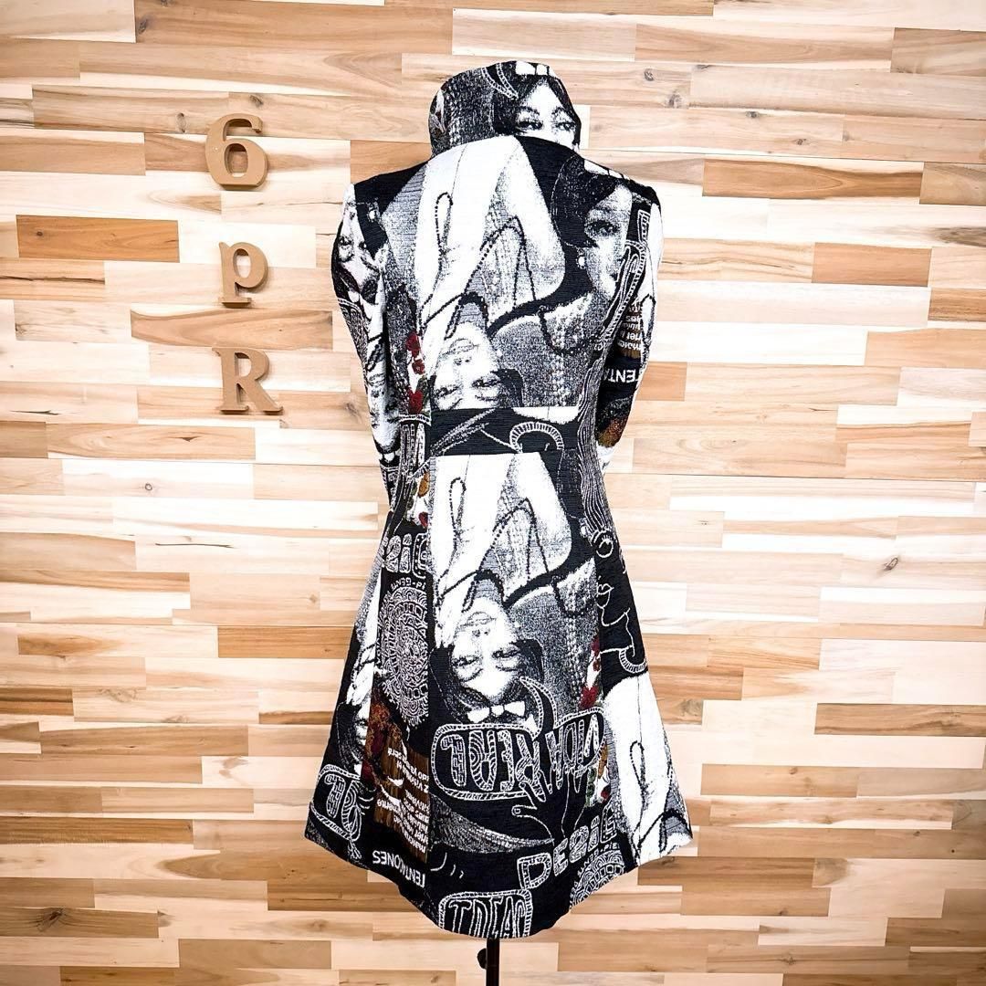 美品✨希少　デシグアル　ジャガード　コート　白黒　人物画　英ロゴ　L 派手 希少【デシグアル】ハイネック ジャガード織 コート 英字 花柄 総柄 黒