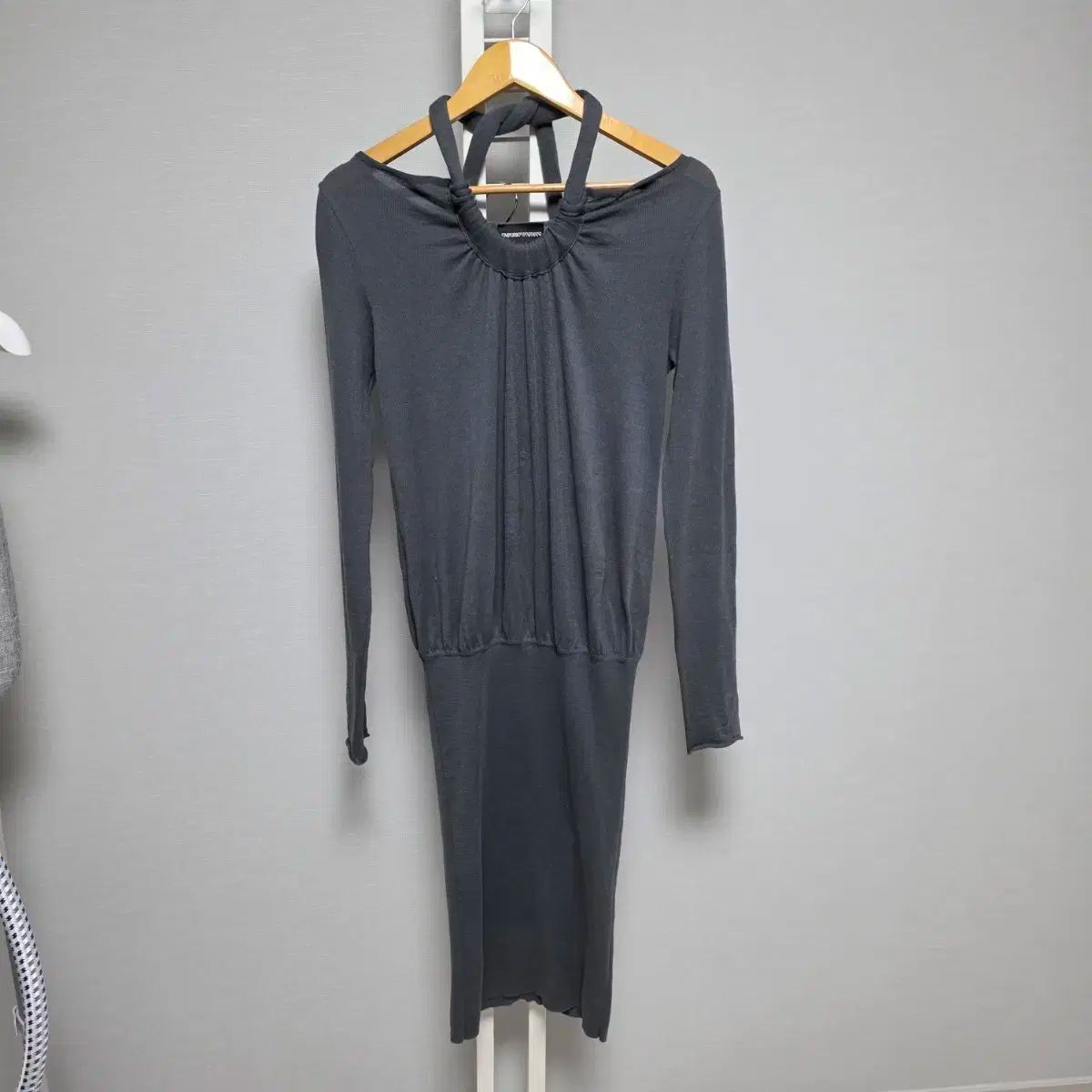 エンポリオアルマーニ ホルダーネック 麻 長袖 ONE PIECE グレー