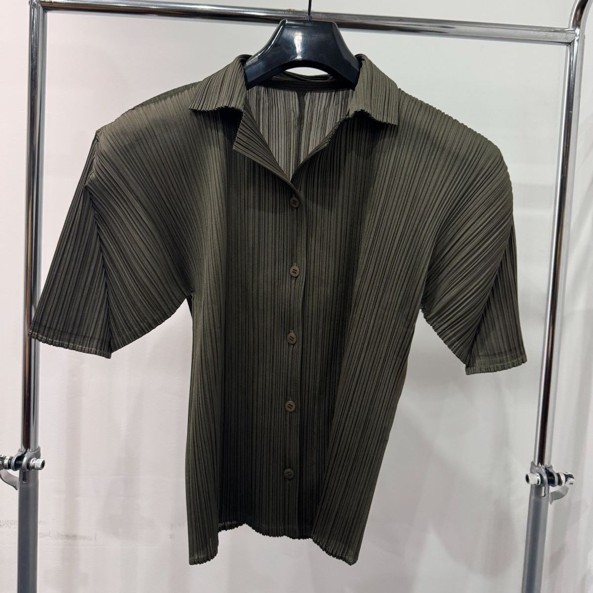 ISSEY MIYAKE プリーツプリーズ 前開き半袖 トップス D25071472