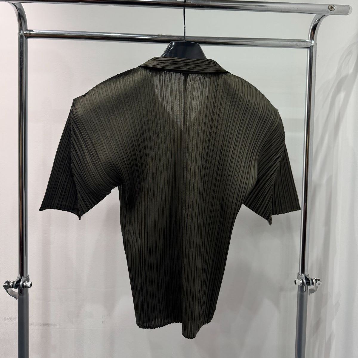 ISSEY MIYAKE プリーツプリーズ 前開き半袖 トップス D25071472