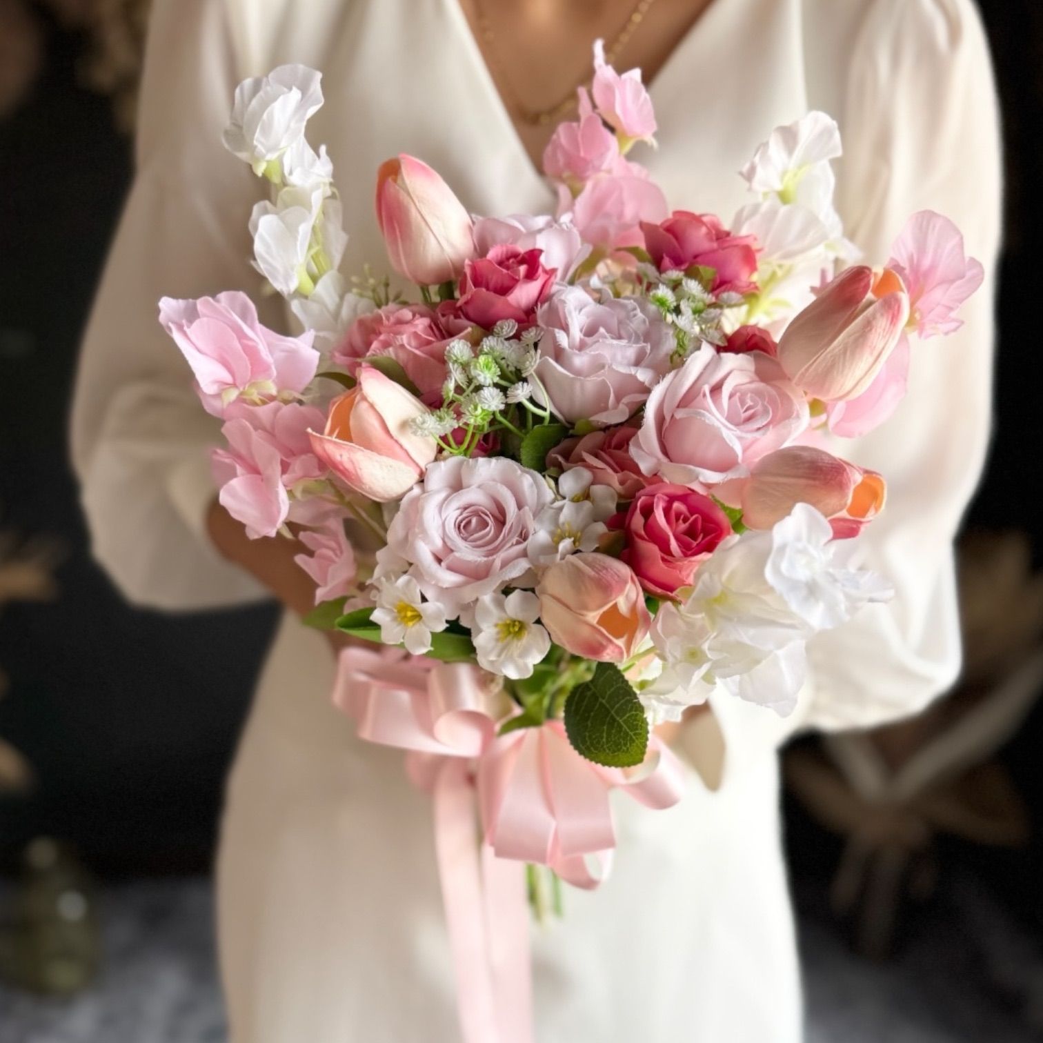 ピンクチューリップ×スイートピークラッチブーケ☆ブートニア - メルカリ