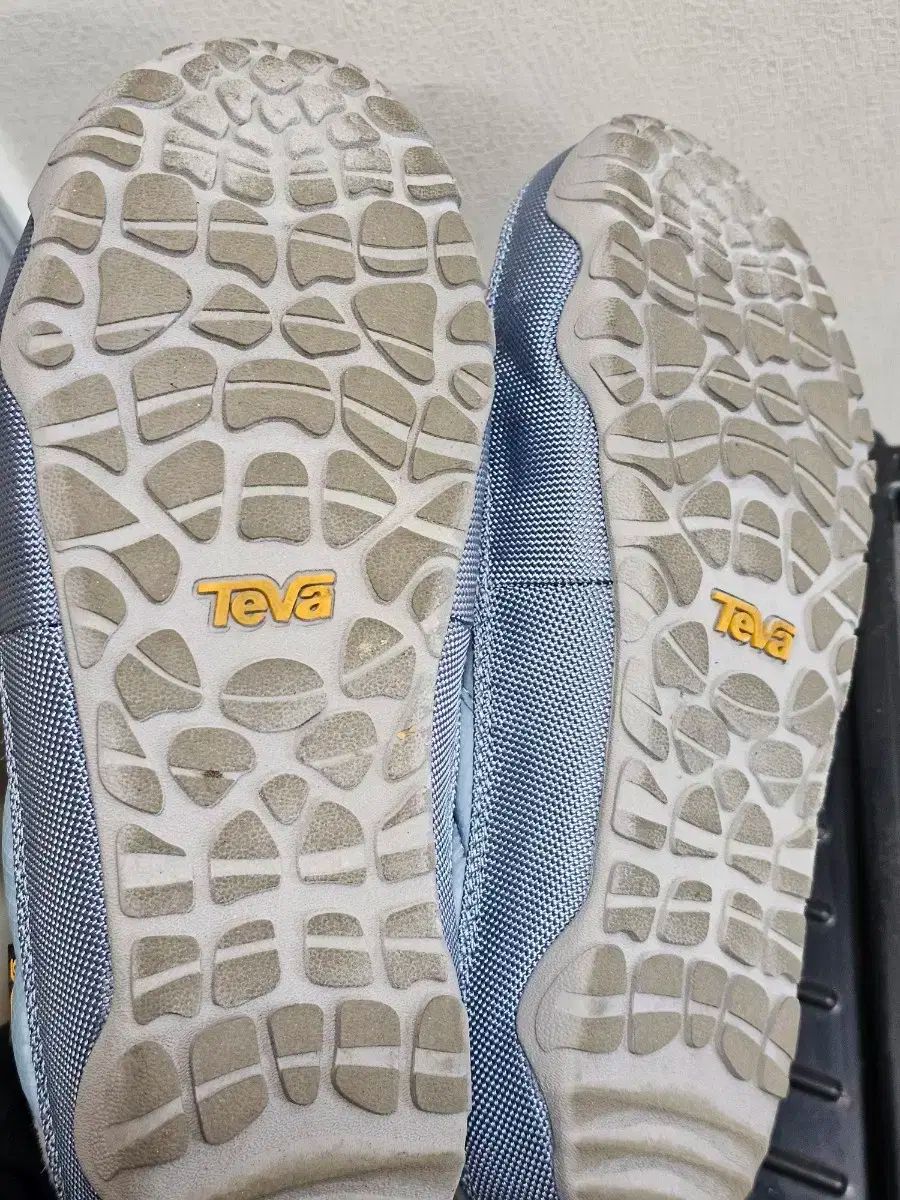 TEVA ダウンシューズ ダウン スリッパ LEE Butter Rain 240 ブルー