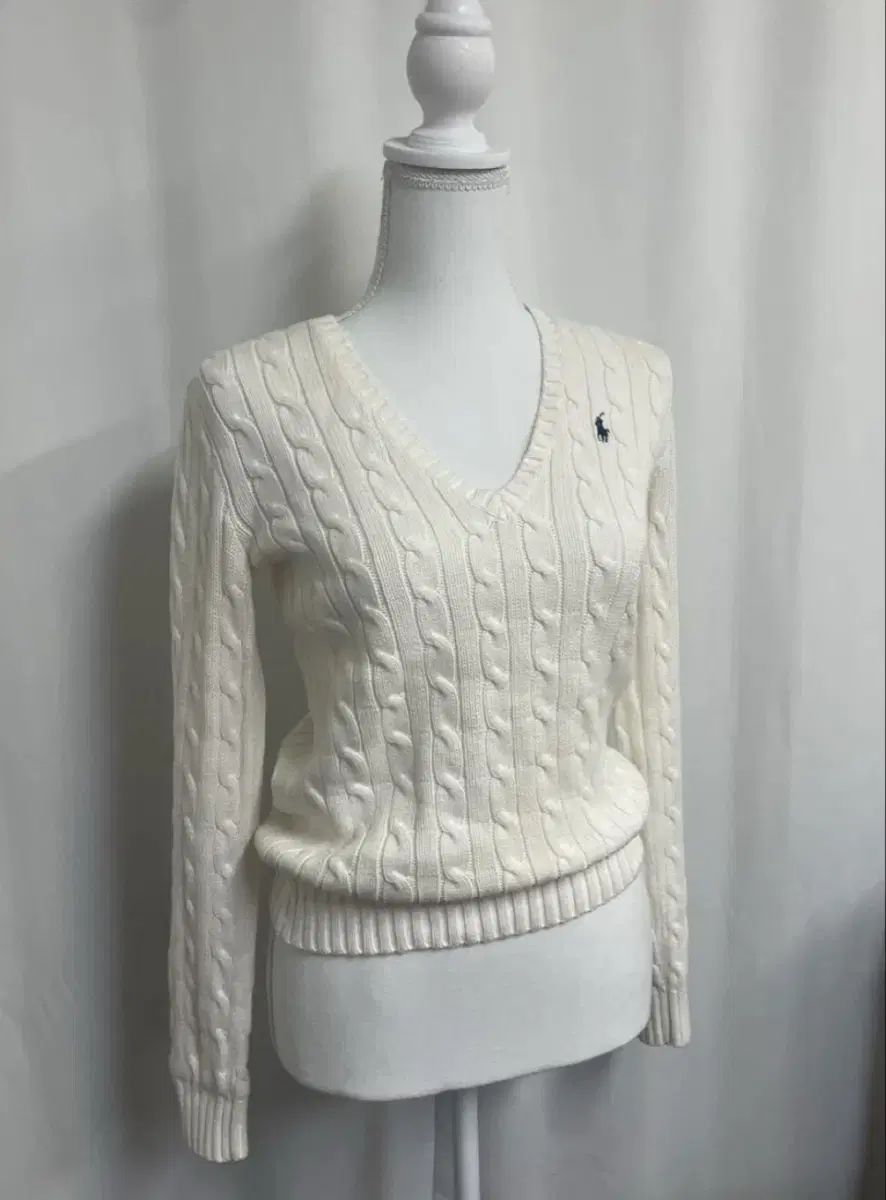 ケーブルニット