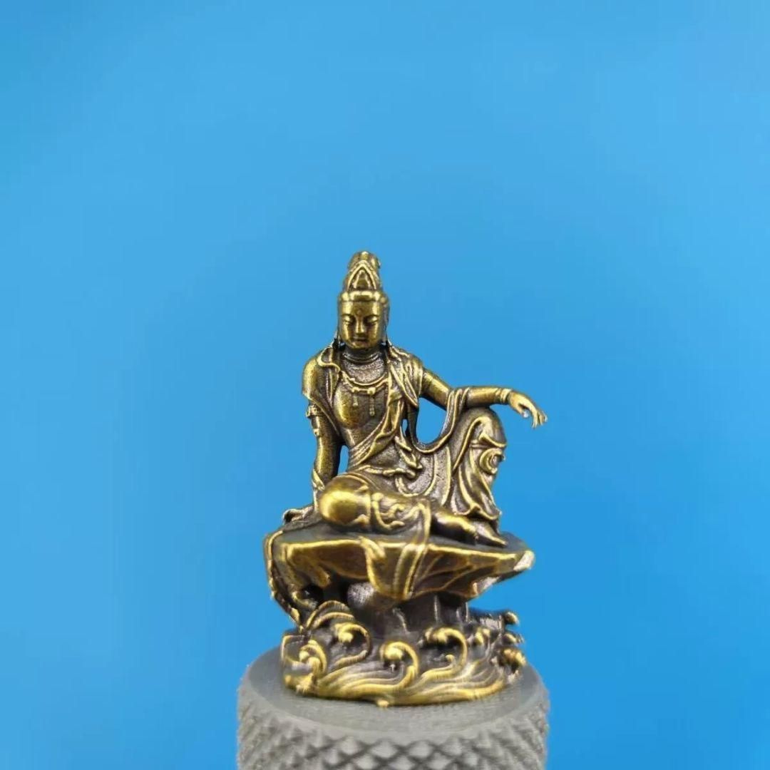 仏教美術 仏像 小仏像 水月自在観音菩薩像 銅製 銅器 - メルカリ