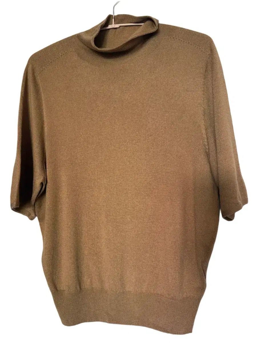 アクスタプロ ブラウン ハイネック