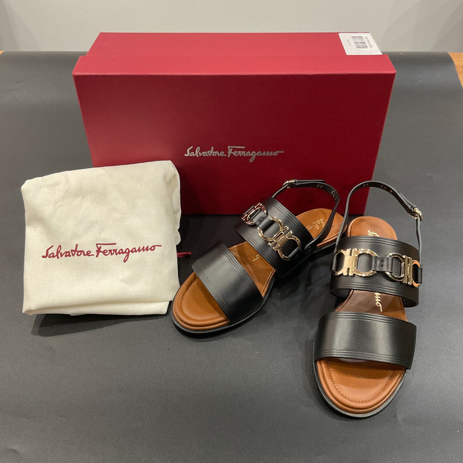 フェラガモ ガンチーニ レザー サンダル