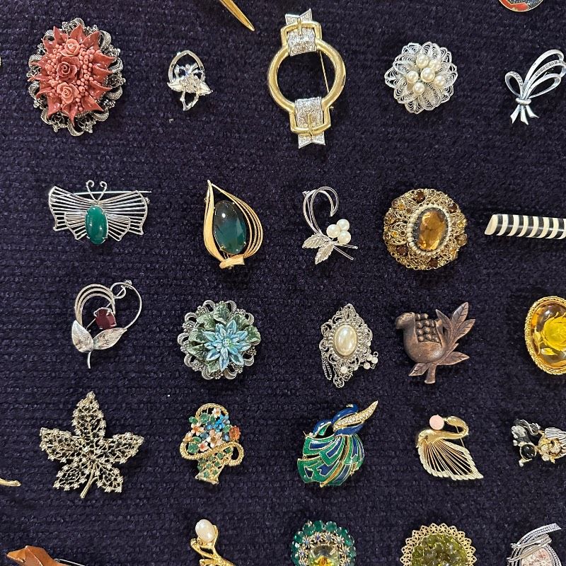 vintage】ブローチ まとめ売り 大量 70点以上 GT-BR20 - メルカリ