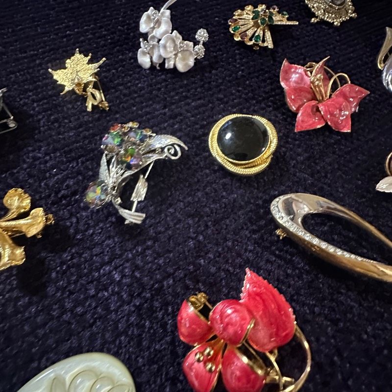 vintage】ブローチ まとめ売り 大量 70点以上 GT-BR20 - メルカリ