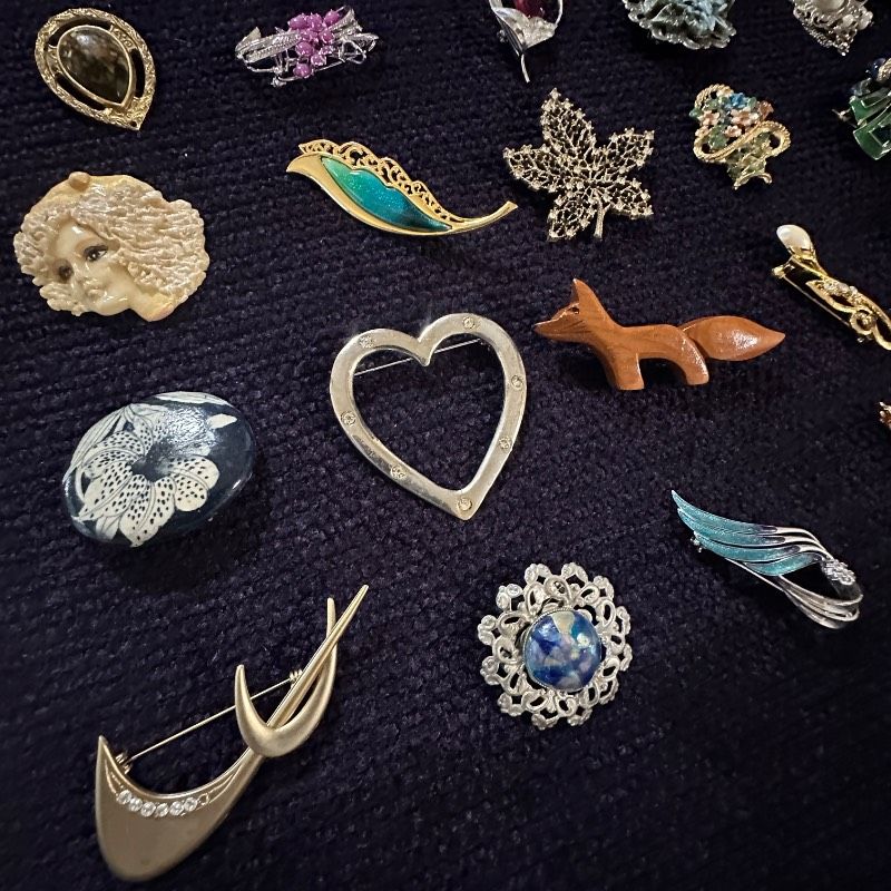 vintage】ブローチ まとめ売り 大量 70点以上 GT-BR20 - メルカリ