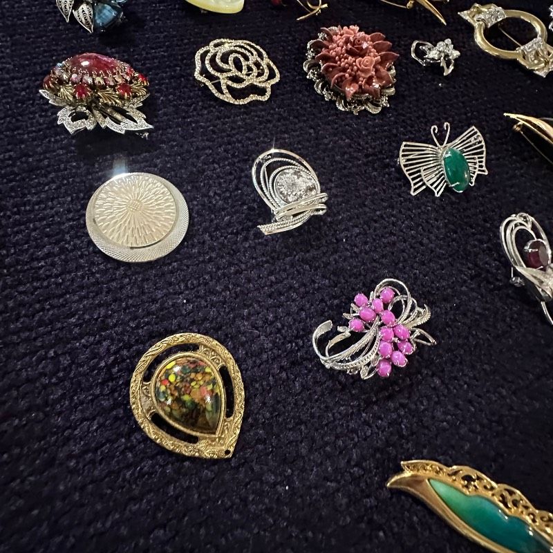 【vintage】ブローチ　まとめ売り　大量　110点以上 vintage】ブローチ まとめ売り 大量 110点以上