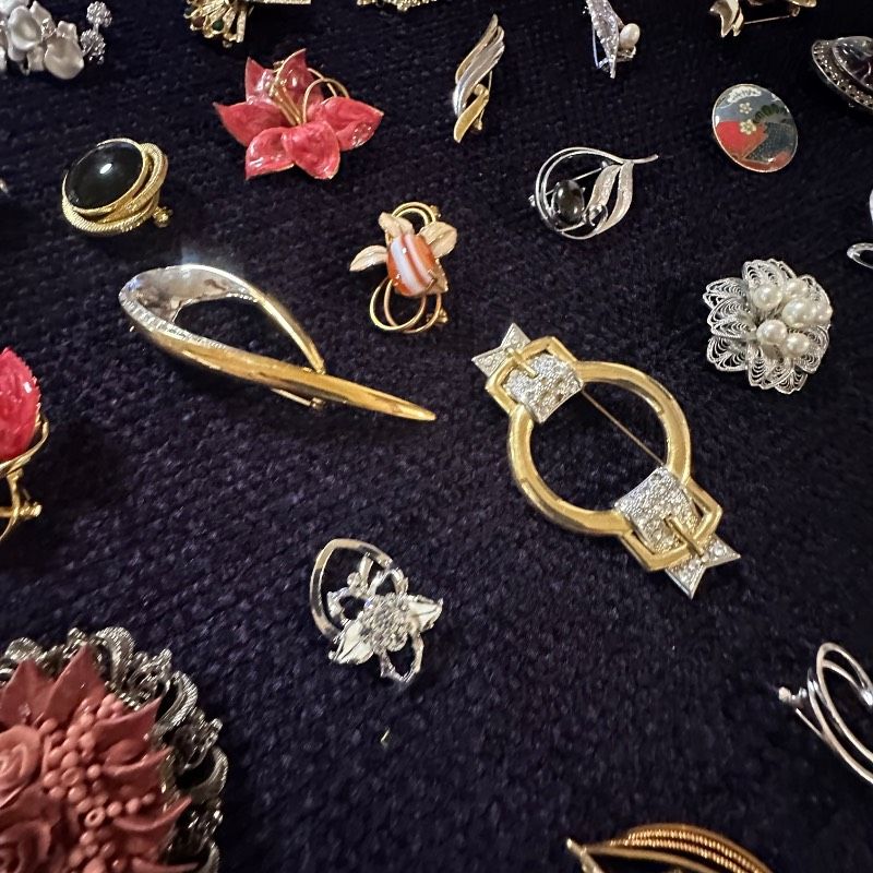 vintage】ブローチ まとめ売り 大量 70点以上 GT-BR20 - メルカリ