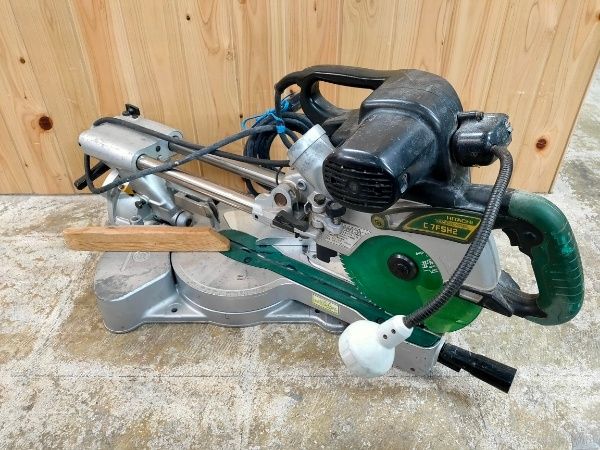 HiKOKI 日立工機 190㎜卓上スライド丸のこ C 7 FSH 2 ライト点きません ベース部分割れあり