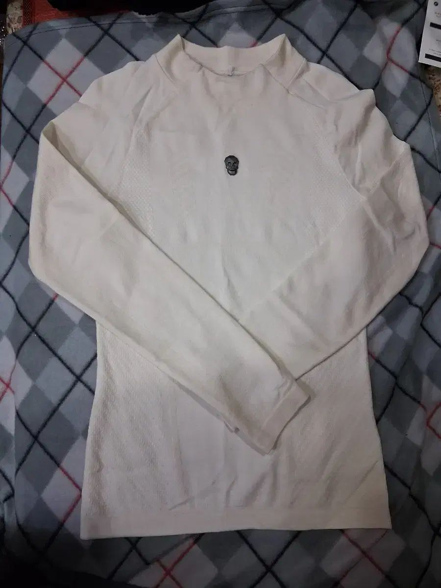 アイボリー アメージングクリー ドクロ パッチ 長袖 Tシャツ 90