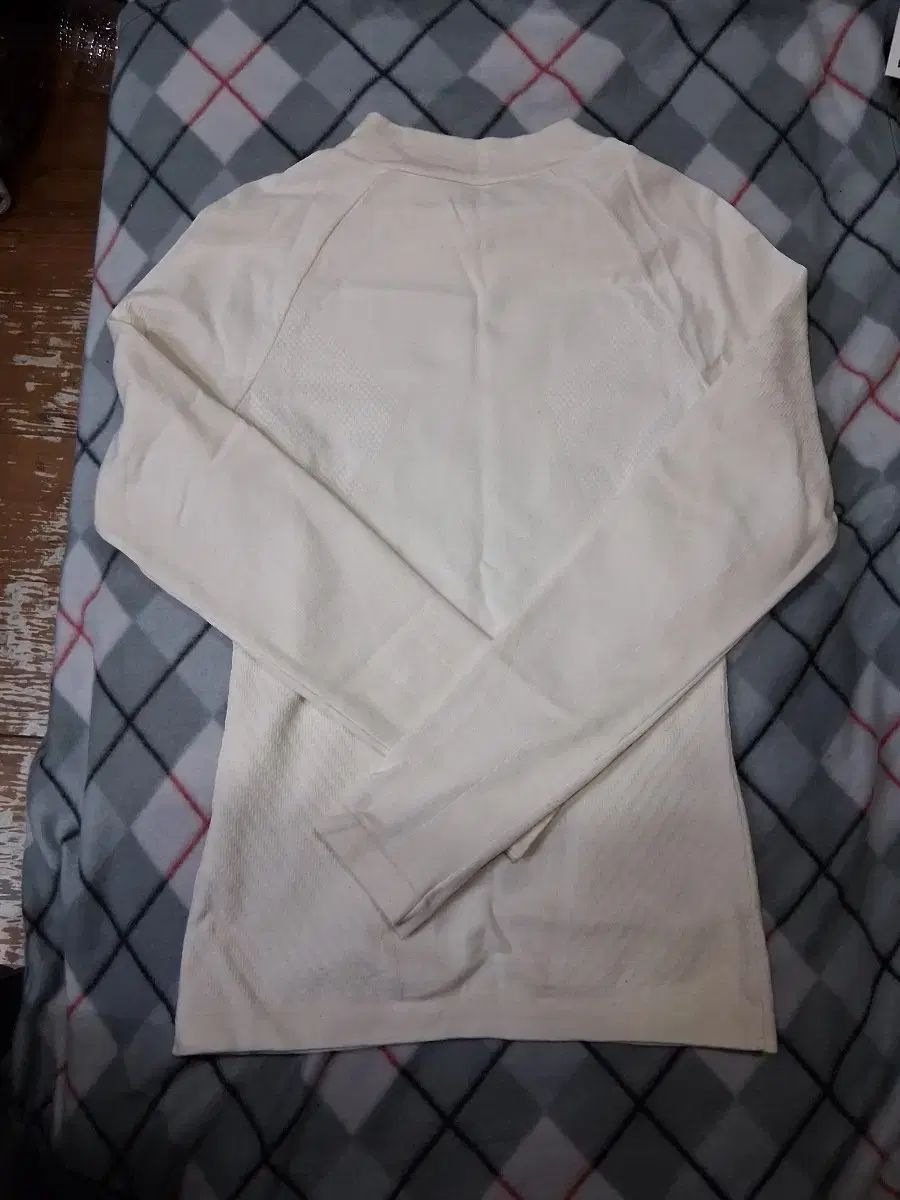 アイボリー アメージングクリー ドクロ パッチ 長袖 Tシャツ 90