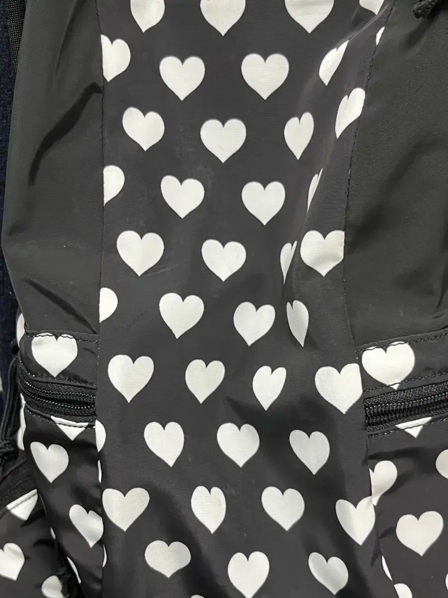 ザミュージアムビジター ハートプリントバッグ