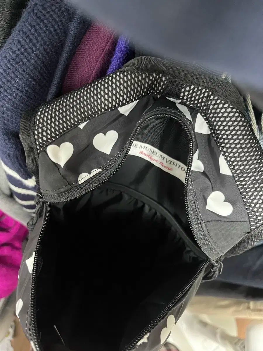 夏セール開催中。 THE MUSEUM VISITOR ザミュージアムビジター ハートプリントバッグ MESH MOUNTAINEERING HEAR
