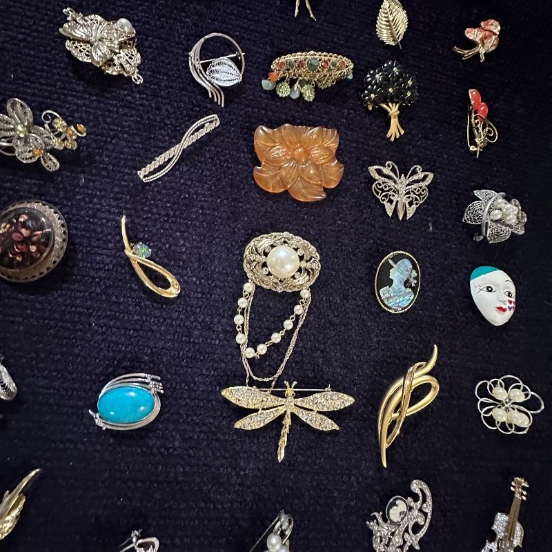 vintage】ブローチ まとめ売り 大量 90点以上 GT-BR21 - メルカリ