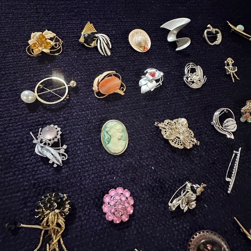 vintage】ブローチ まとめ売り 大量 90点以上 GT-BR21 - メルカリ