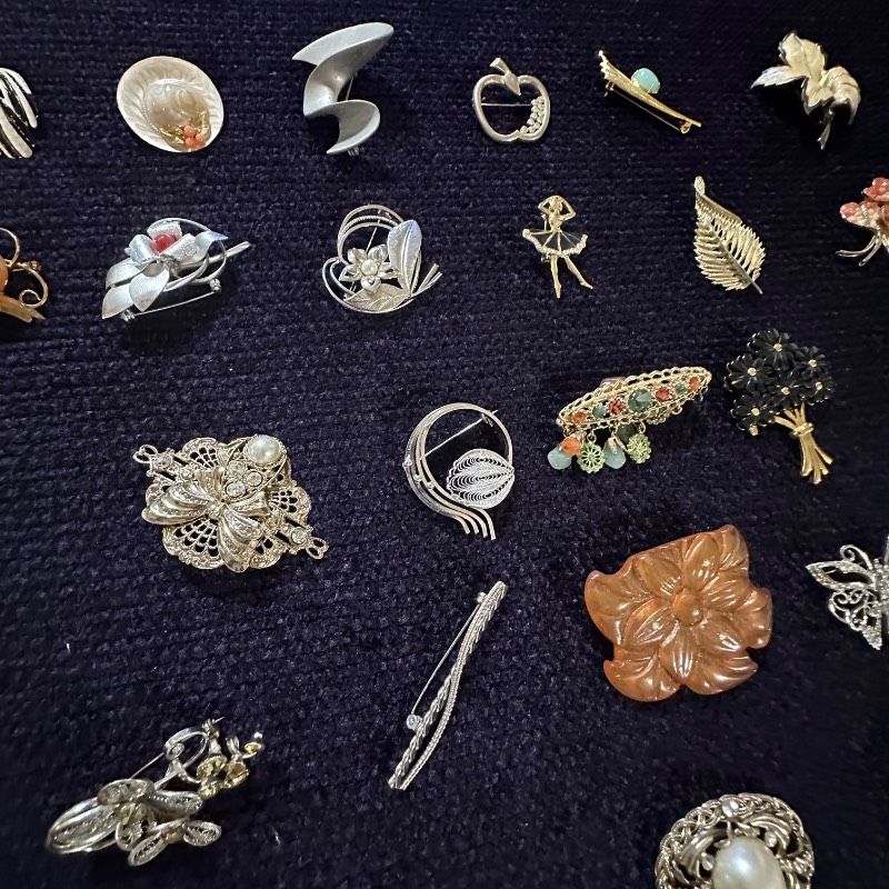 vintage】ブローチ まとめ売り 大量 90点以上 GT-BR21 - メルカリ