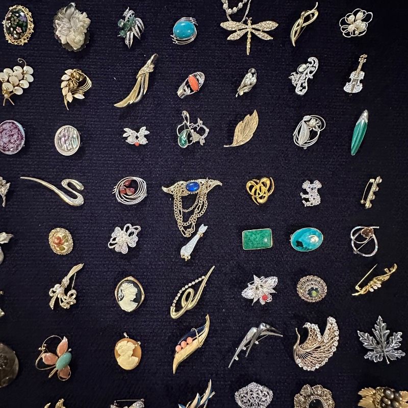 vintage】ブローチ まとめ売り 大量 90点以上 GT-BR21 - メルカリ
