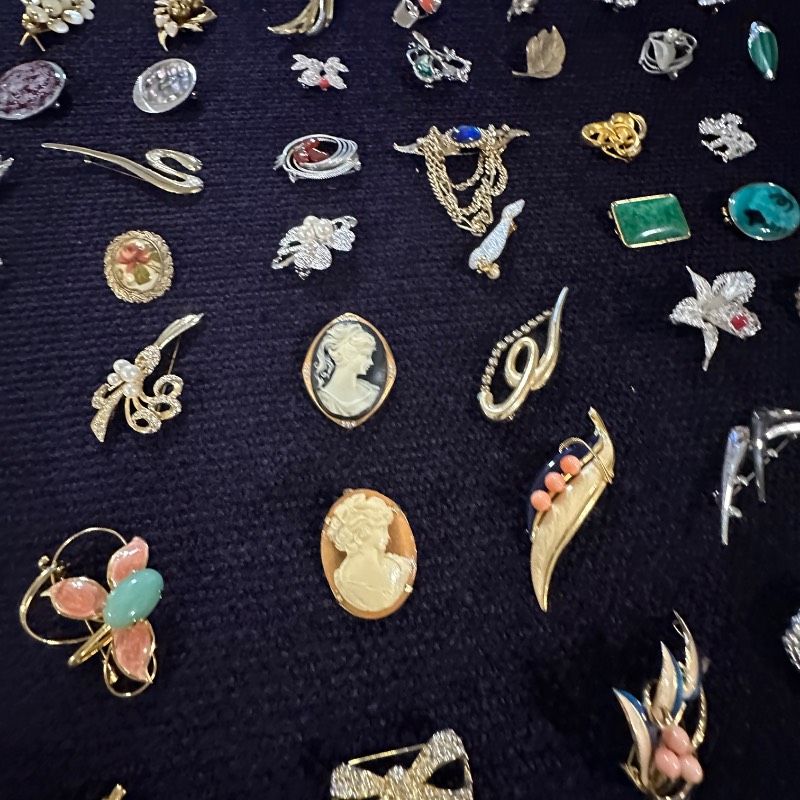 vintage】ブローチ まとめ売り 大量 90点以上 GT-BR21 - メルカリ