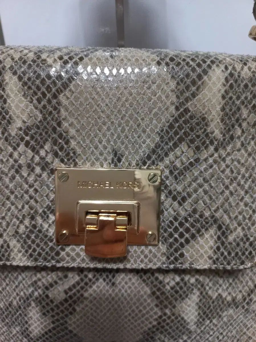 マイケルコース マイドレッド パイソン柄 サッチェル クロスバック