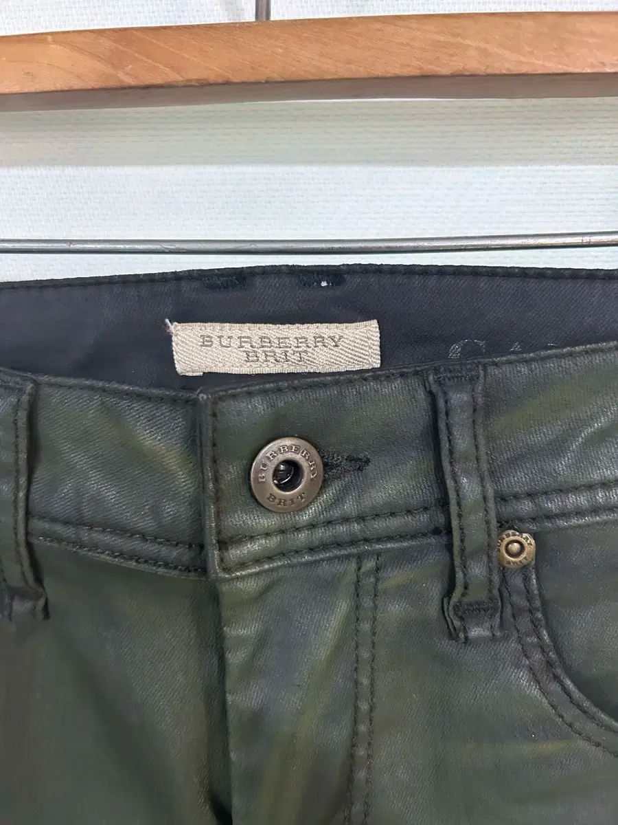 バーバリーブリット スキニー アンクルジーン 25