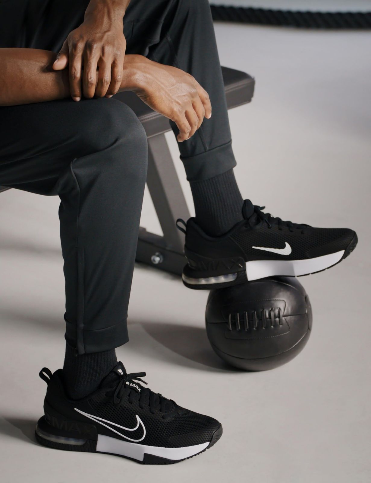 ナイキ エア マックス アルファ トレーナー 6 AIR MAX ALPHA TRAINER ブラック ホワイト FQ 1833-001 26.0 cm