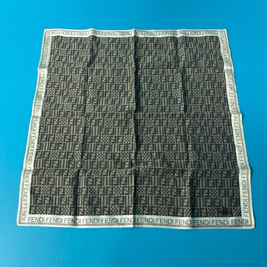 美品 FENDI ヴィンテージ スカーフ c14 フェンディ ズッカ柄 スカーフ 47cm ヴィンテージFFロゴ ブラウン