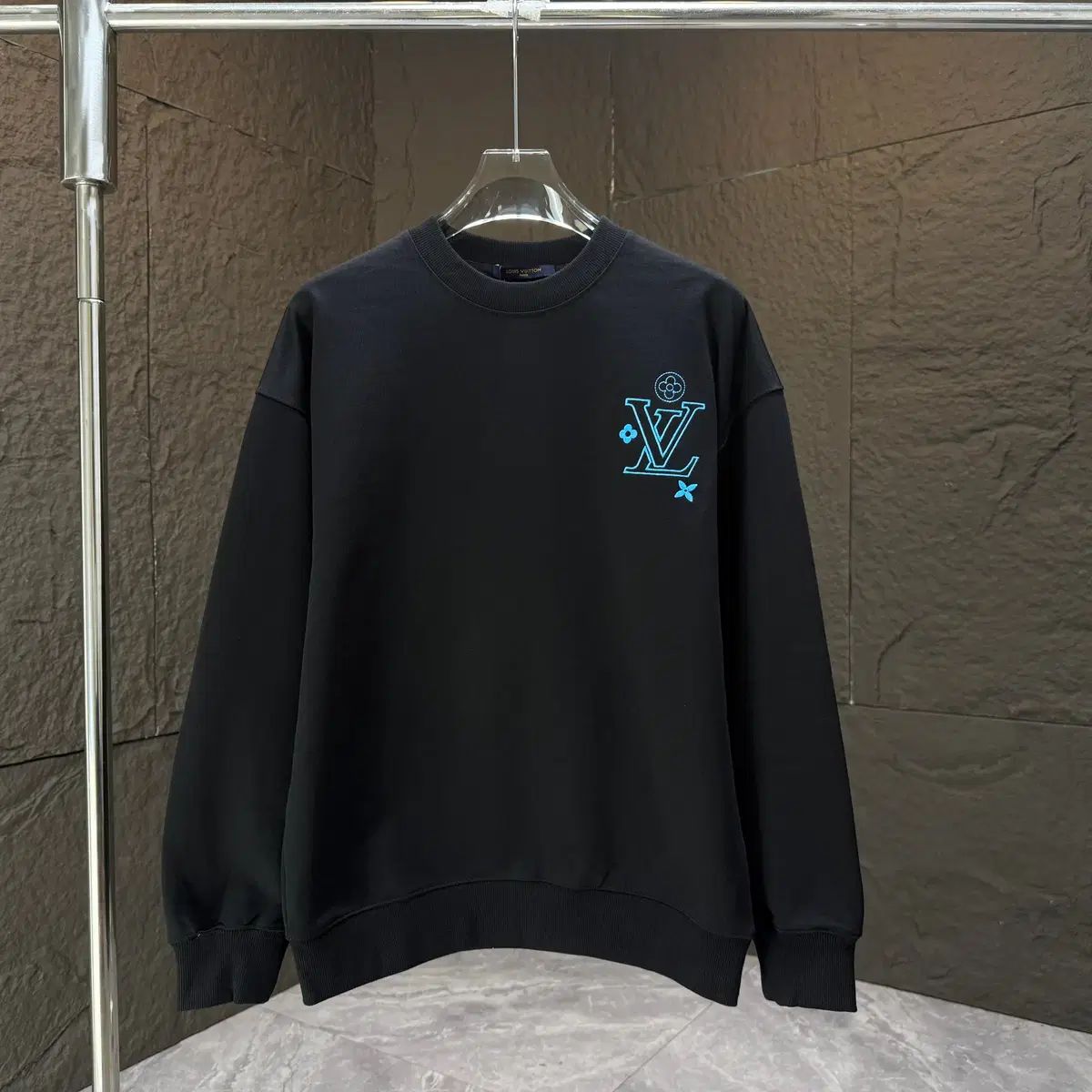 ルイヴィトン ユニセックス カジュアル ロゴ ブラック 長袖 スウェット