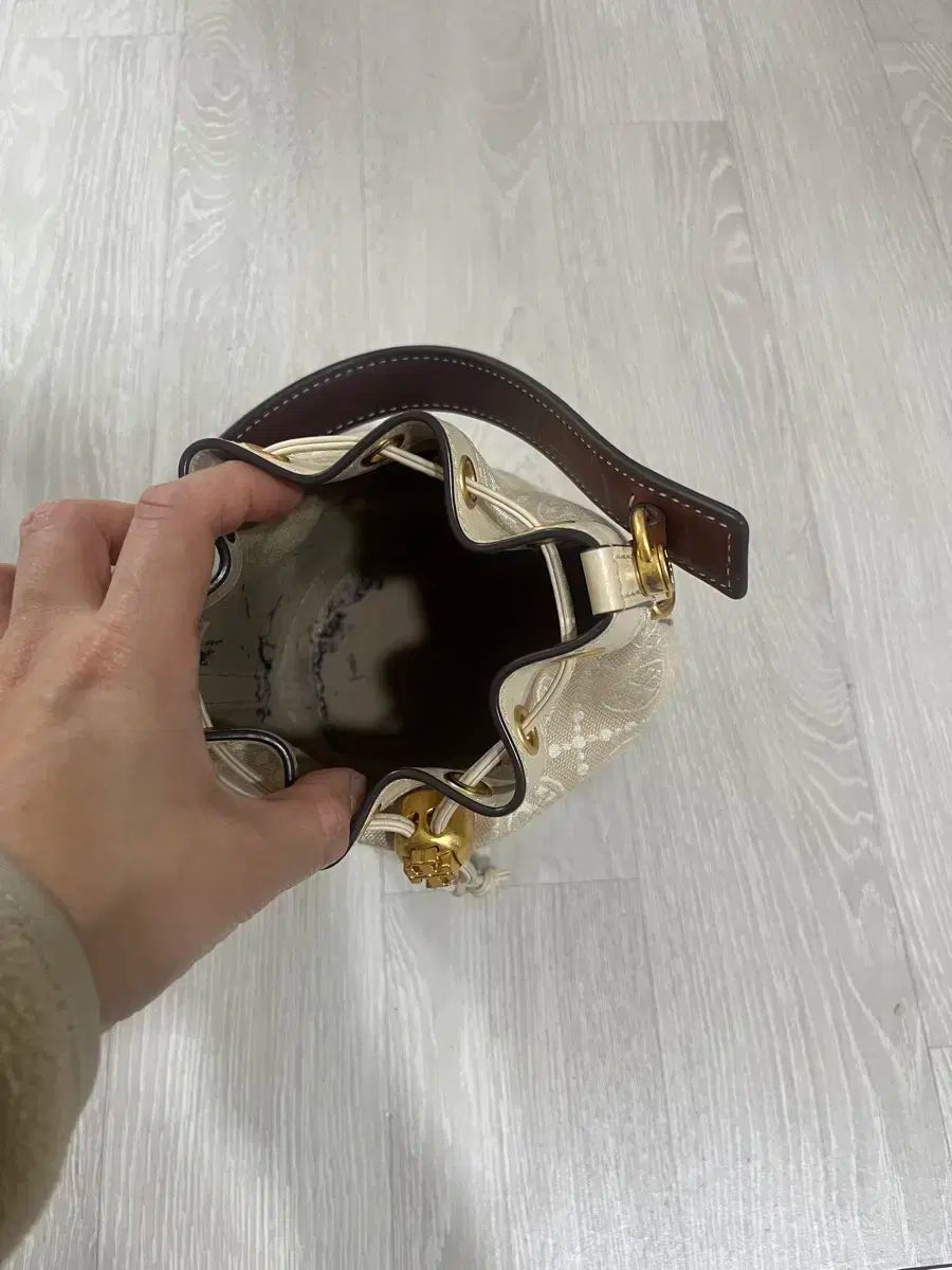 トリーバーチ ロゴ ジャガード バケットバッグ アイボリー