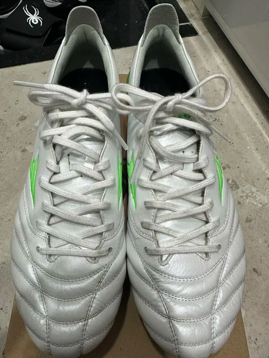 mizuno モレリア NEO₍ネオ 4 エリート MD 270