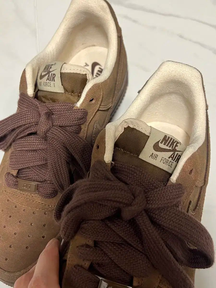 ナイキ エアフォース1 カカオ スウェード