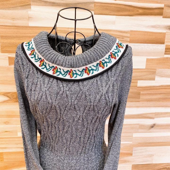 パメオポーズ ケーブル ニット フラワー ブレイド ワンピース グレー×白