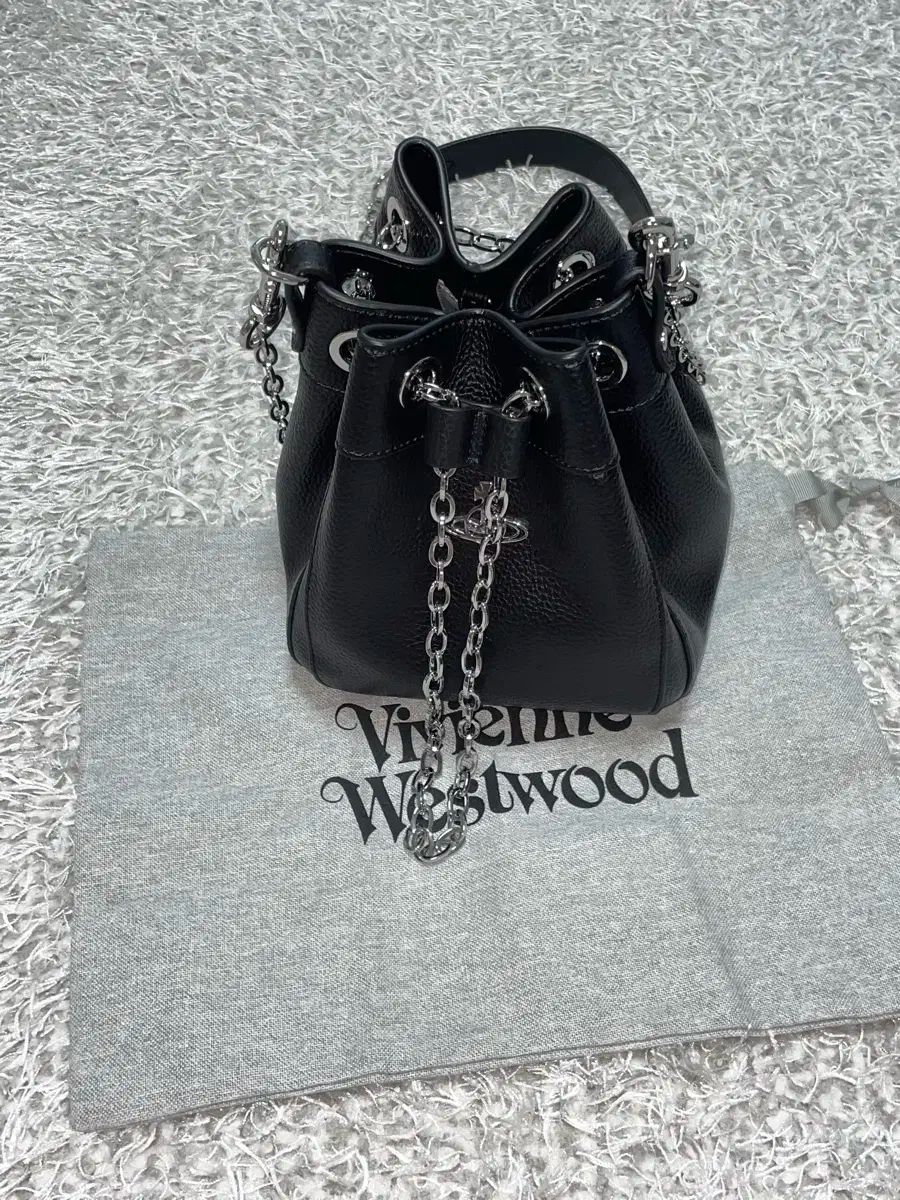 ヴィヴィアン ウエストウッド クリシー スモール バケットバッグ