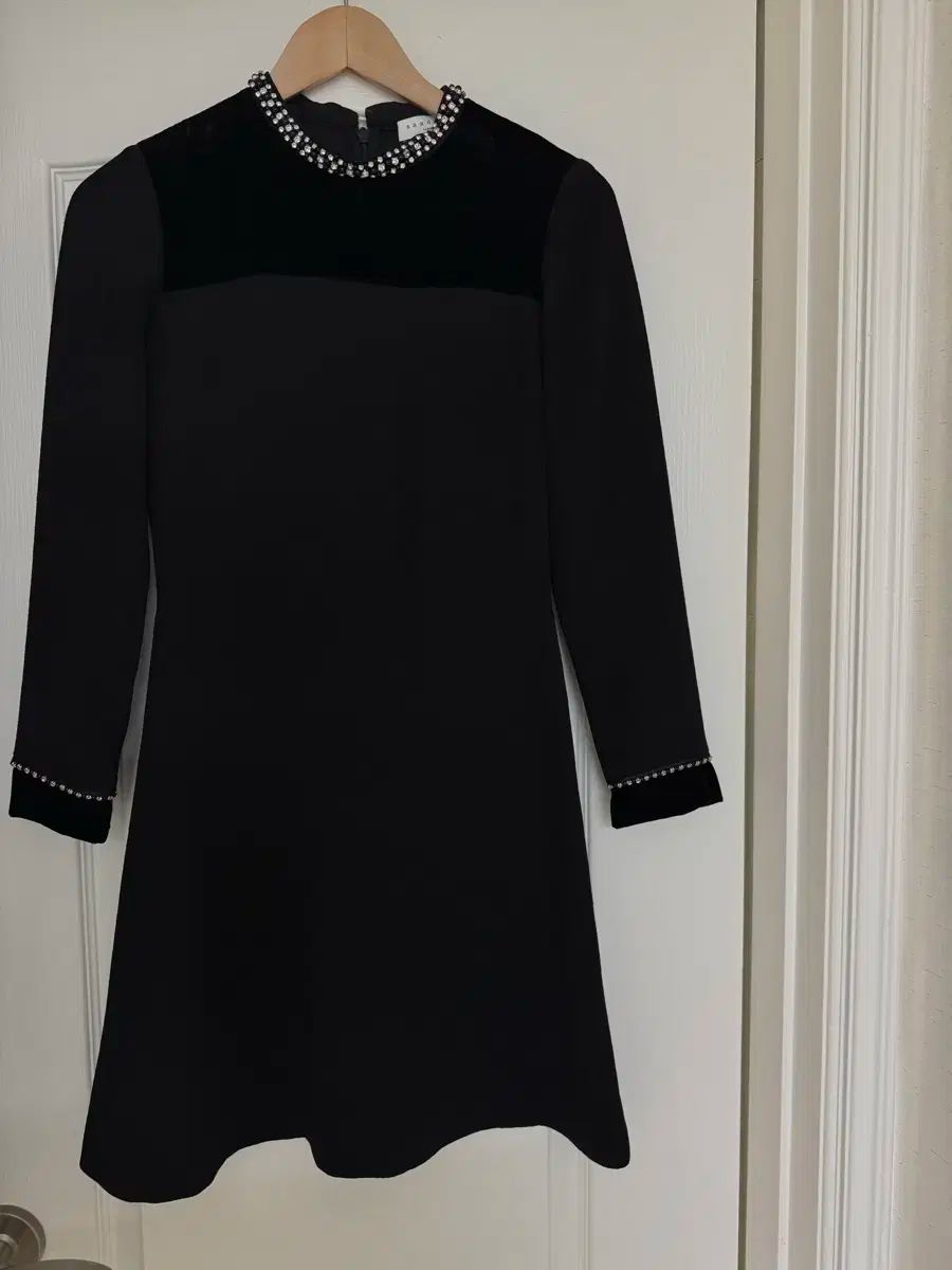 Sandro ブラック ベルベット ロング スリーブ ONE PIECE