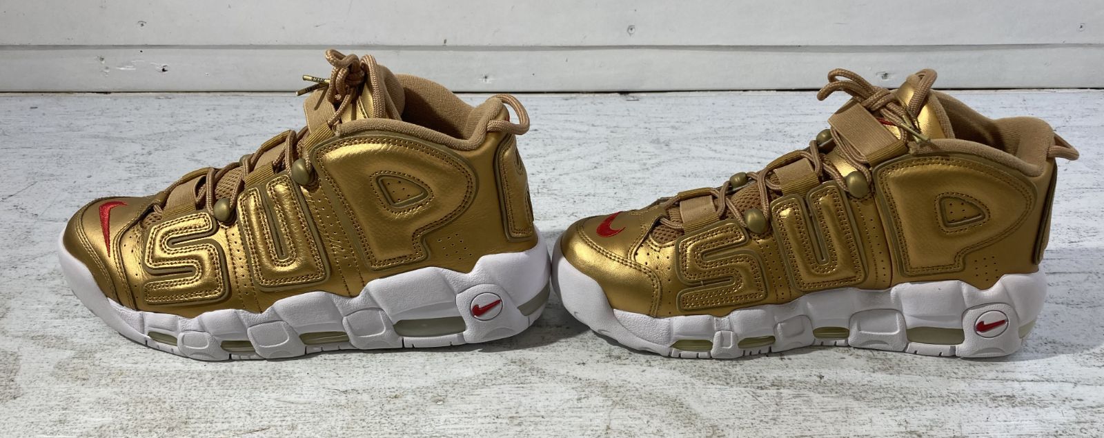 Nike Supreme ゴールド27.5cm　(中古品) 国内正規 未使用 SUPREME NIKE AIR MORE UPTEMPO METALLIC GOLD コラボ